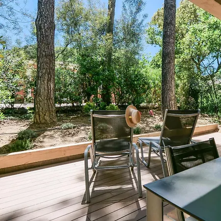 Ombre Des Pins A Tropez Xix Апартаменти *