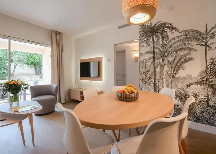 Ombre Des Pins A Tropez Xix Saint-Tropez